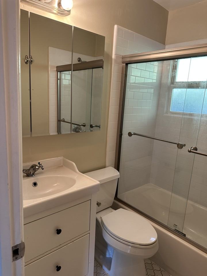 184 E 19th St #NA - Photo 7 of 17