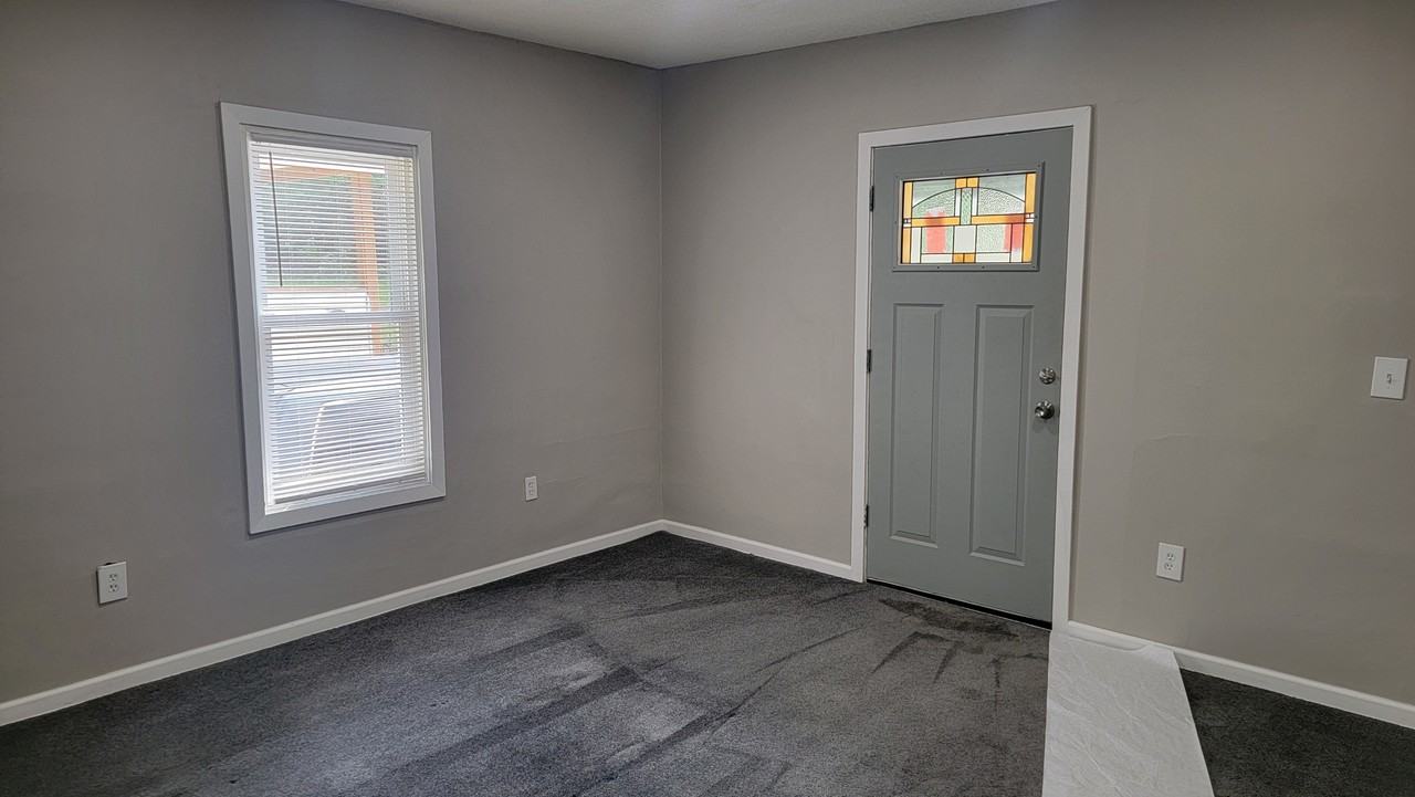 392 Bailey Ct #1stFL - Photo 2 of 7