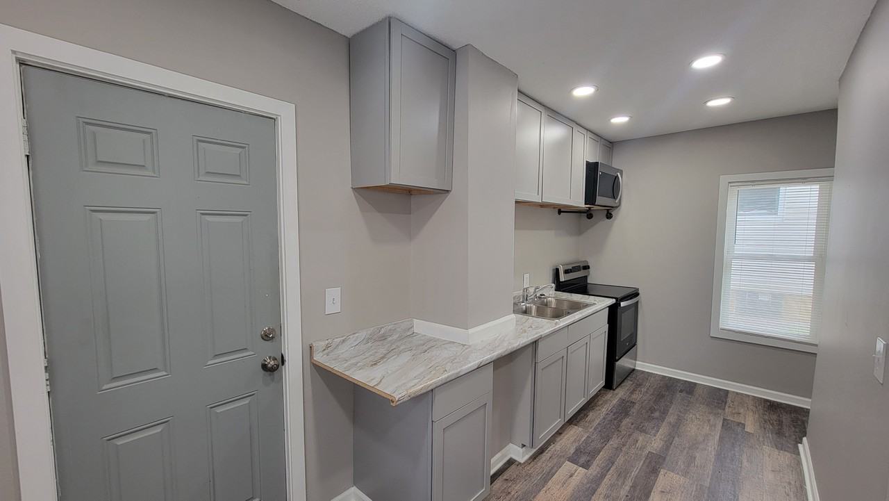 392 Bailey Ct #1stFL - Photo 3 of 7