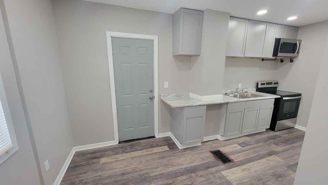 392 Bailey Ct #1stFL - Photo 4 of 7