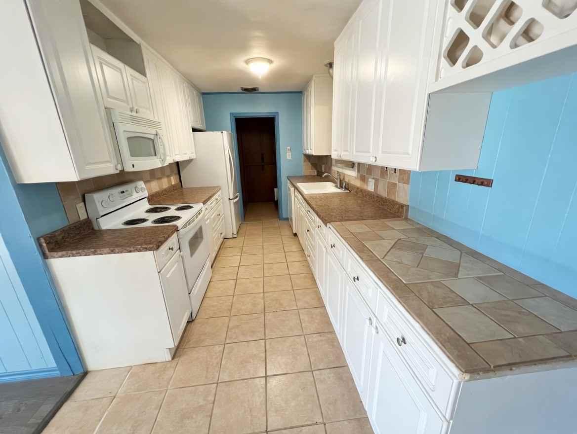 1303 Se 22nd Ave #NA - Photo 4 of 14