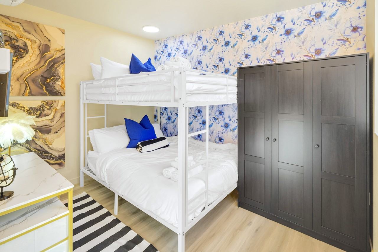 8453 Langdon Ave #NA - Photo 3 of 24