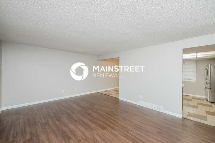 7471 Teller St - Photo 4 of 17