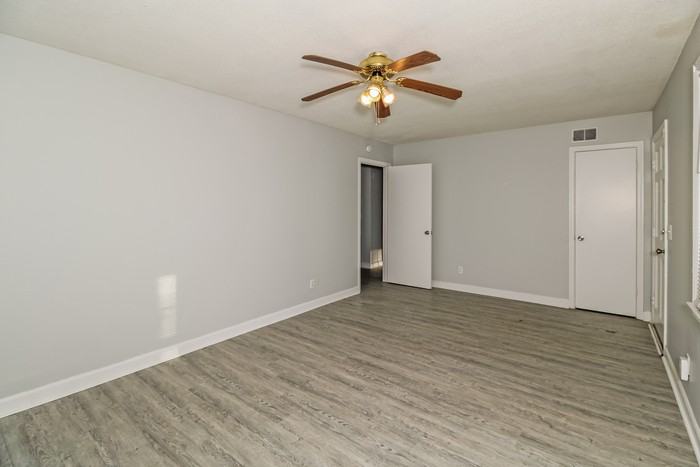 1808 Laredo Dr - Photo 4 of 11