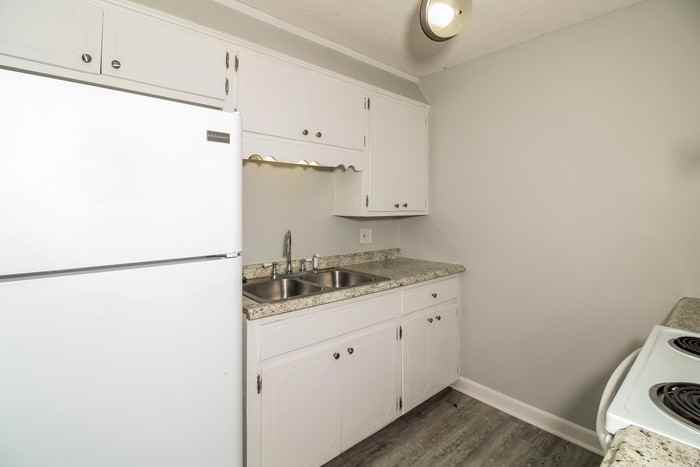 1808 Laredo Dr - Photo 5 of 11