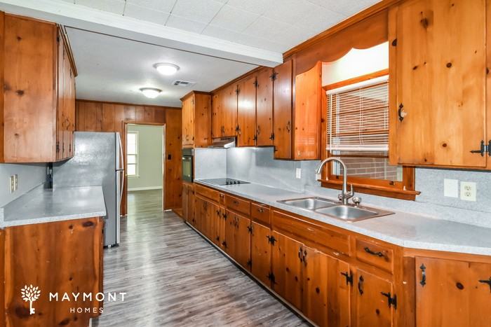 109 Woodley Ave - Photo 5 of 11