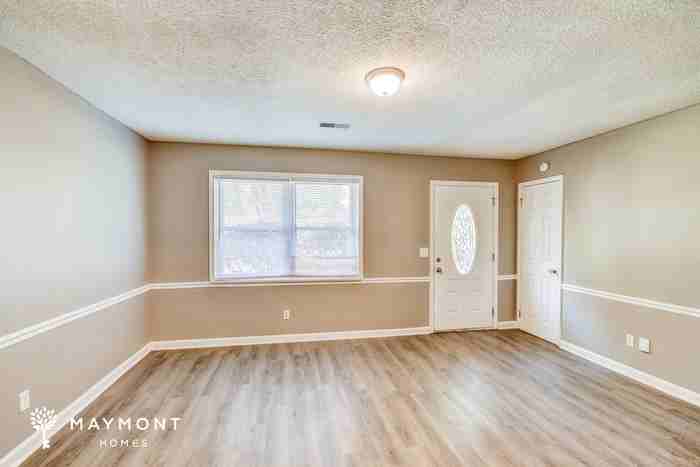 121 Meadowgreen Dr - Photo 3 of 11