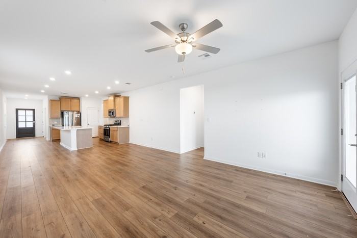 751 Papaya Dr - Photo 2 of 15