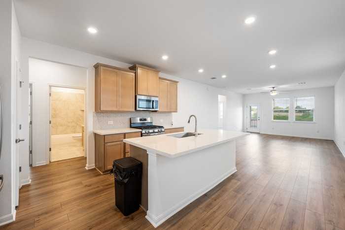 751 Papaya Dr - Photo 3 of 15