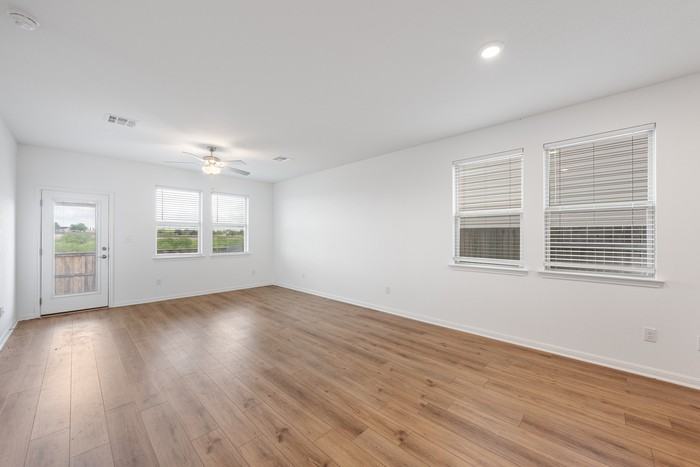 751 Papaya Dr - Photo 5 of 15