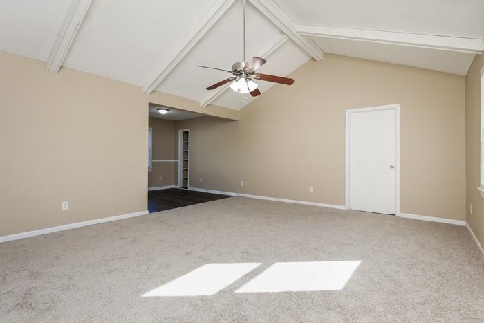 403 Oxford Rd - Photo 4 of 10