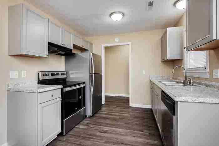 403 Oxford Rd - Photo 6 of 10