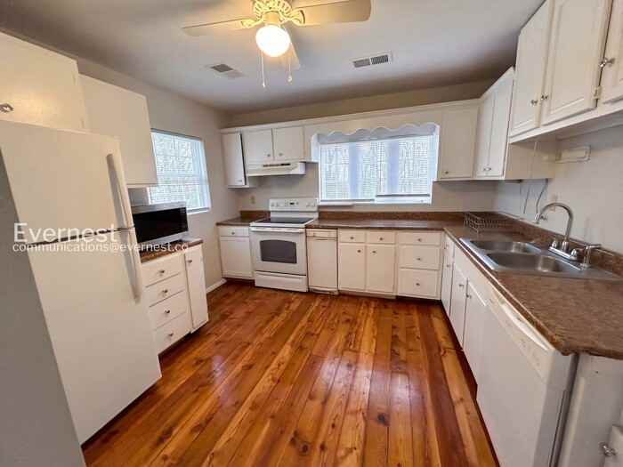 1921 Wigglesworth Rd - Photo 2 of 18