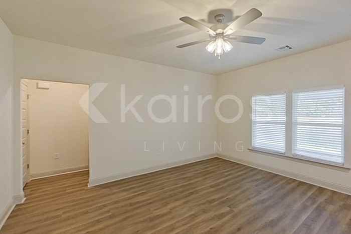 8049 Hendrick Dr - Photo 4 of 20