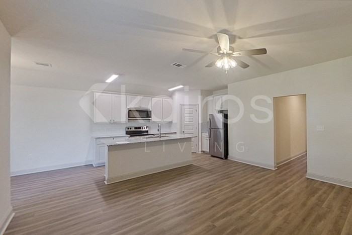 8049 Hendrick Dr - Photo 5 of 20