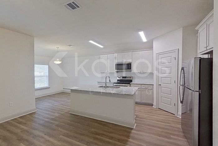 8049 Hendrick Dr - Photo 6 of 20