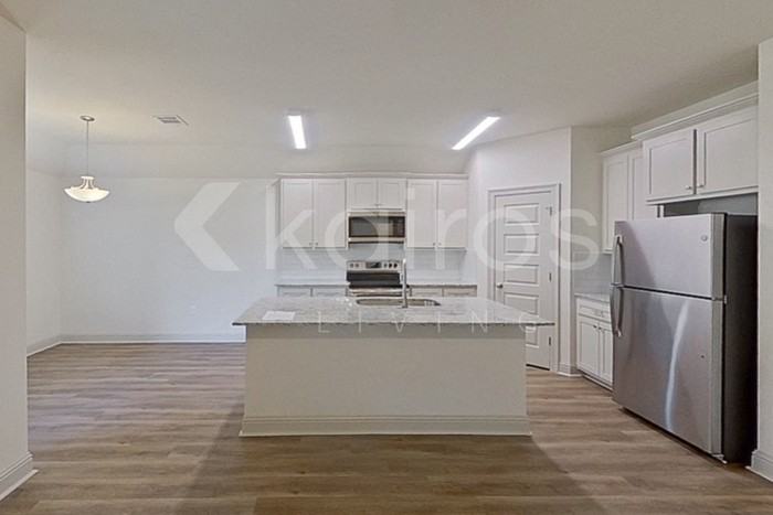 8049 Hendrick Dr - Photo 7 of 20