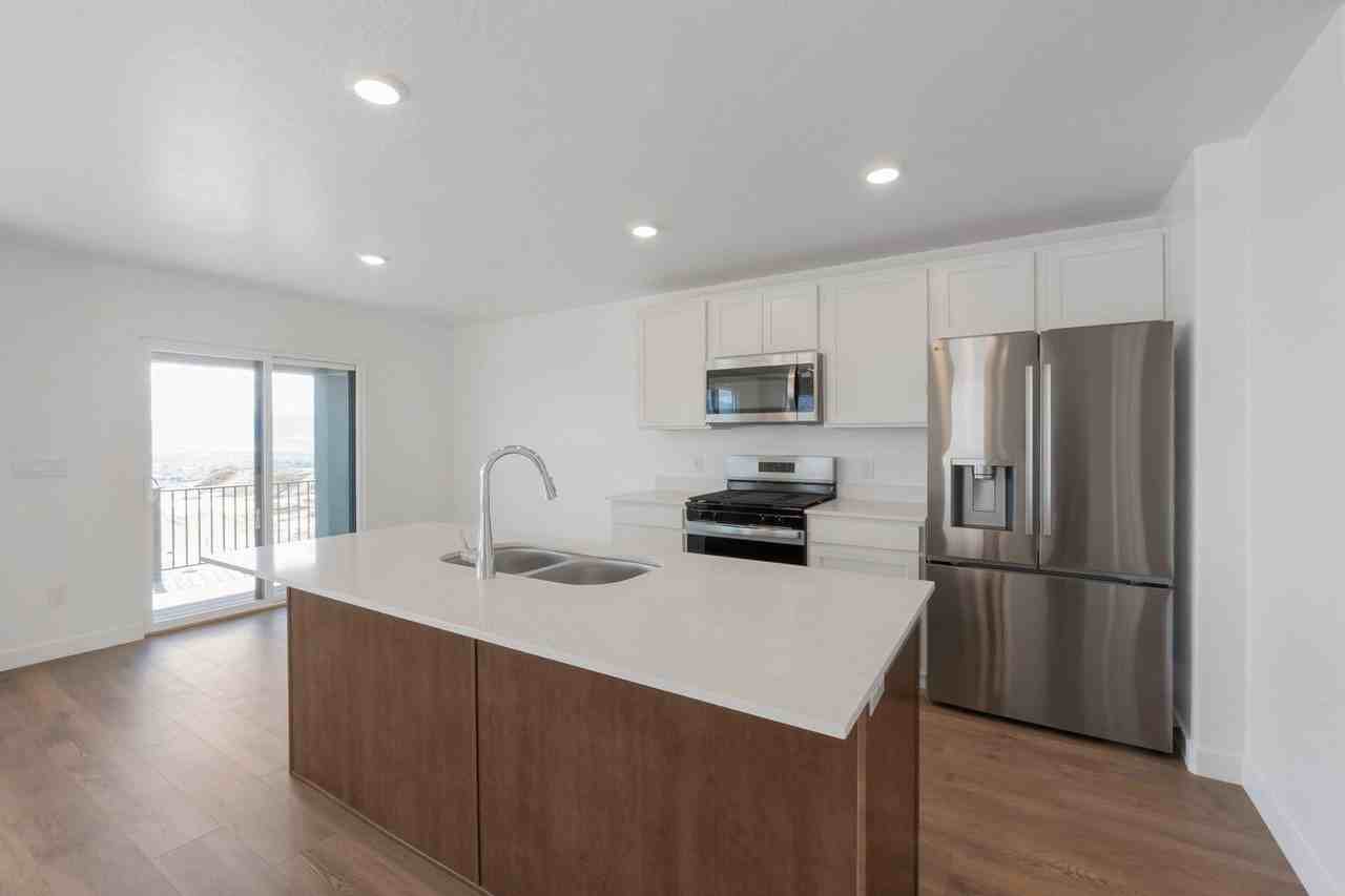 276 E Glencoe Dr - Photo 3 of 50