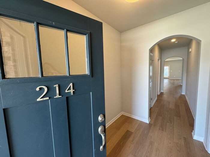 214 Portrait St - Photo 3 of 43