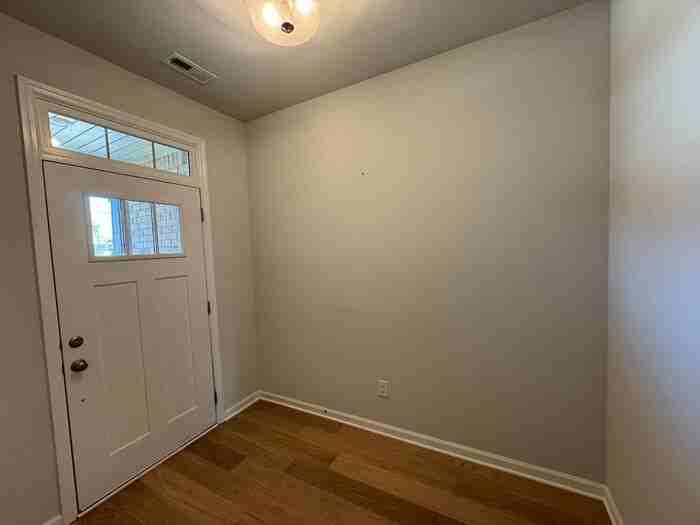 214 Portrait St - Photo 4 of 43