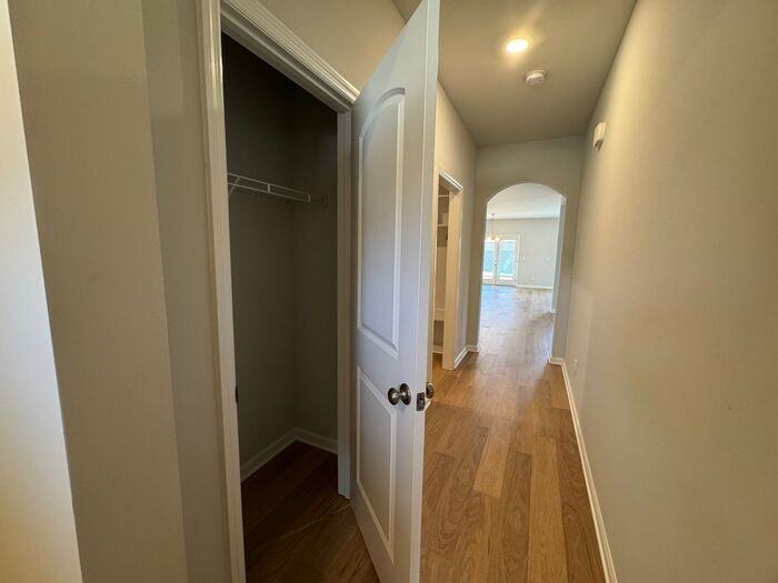 214 Portrait St - Photo 6 of 43