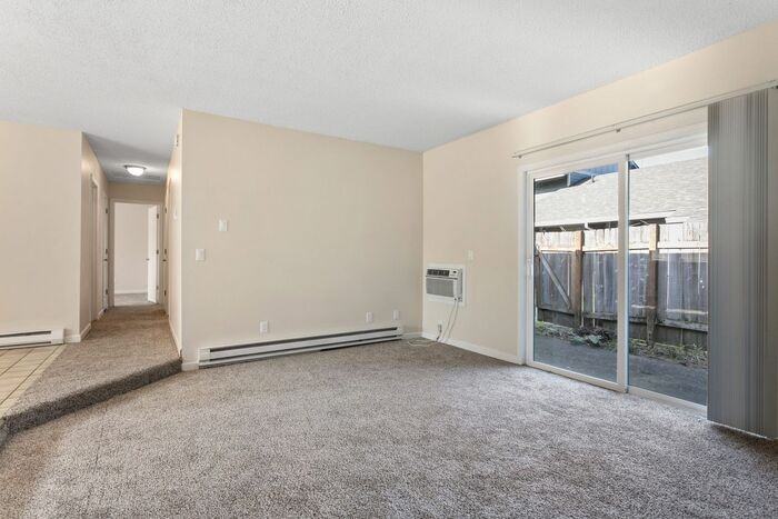 16612 Ne Glisan St #01 - Photo 6 of 36