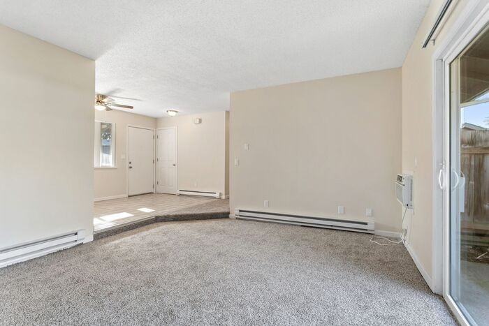 16612 Ne Glisan St #01 - Photo 7 of 36