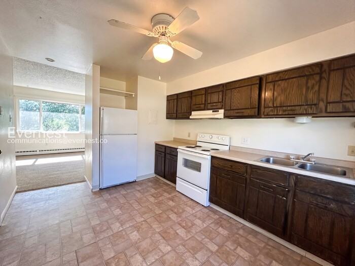 1075 Magnolia St #3 - Photo 2 of 10