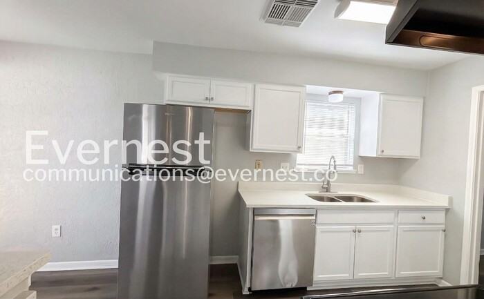 6654 Laughlin Dr - Photo 4 of 30