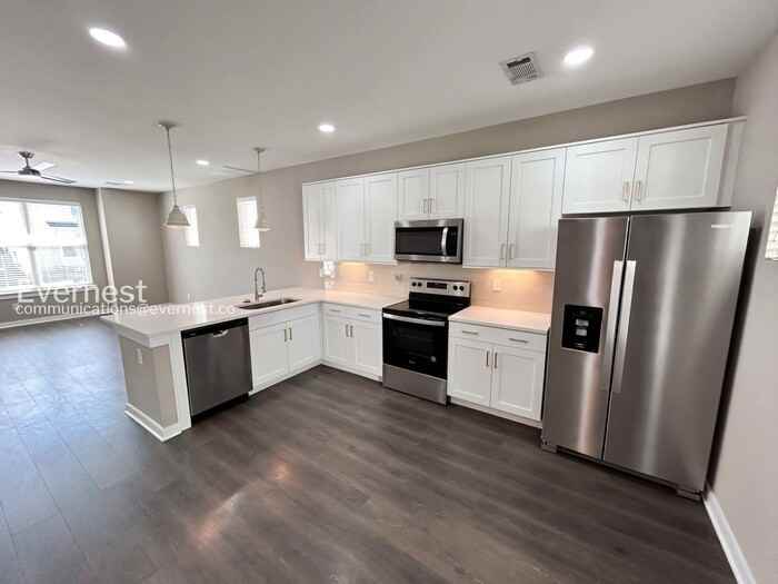 305 Jeffries Way - Photo 3 of 25