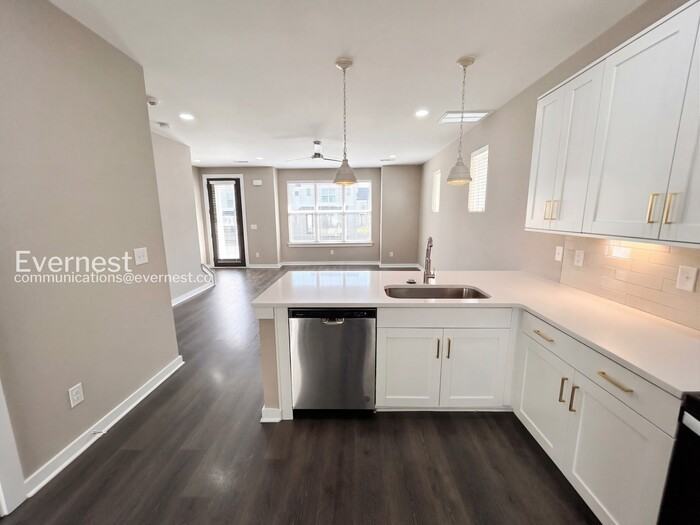 305 Jeffries Way - Photo 4 of 25