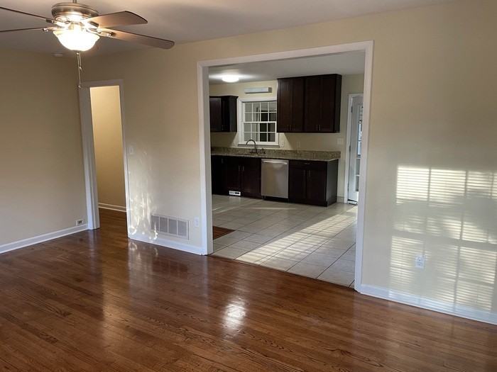 406 Bryan St - Photo 6 of 30