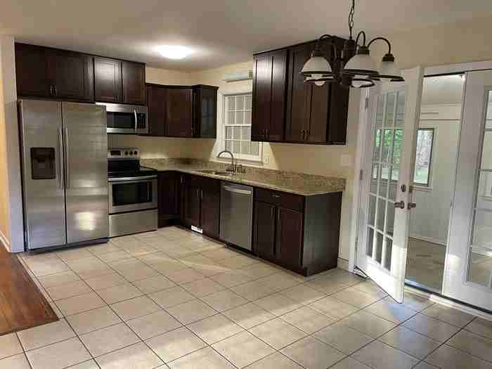 406 Bryan St - Photo 7 of 30