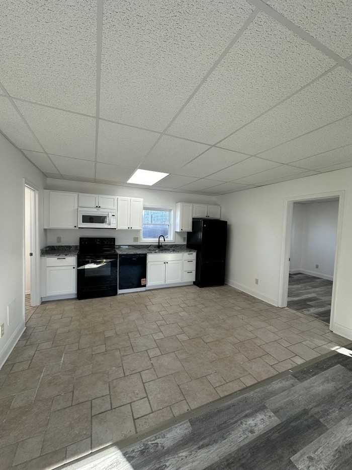 113 E Middle St #3 - Photo 4 of 15