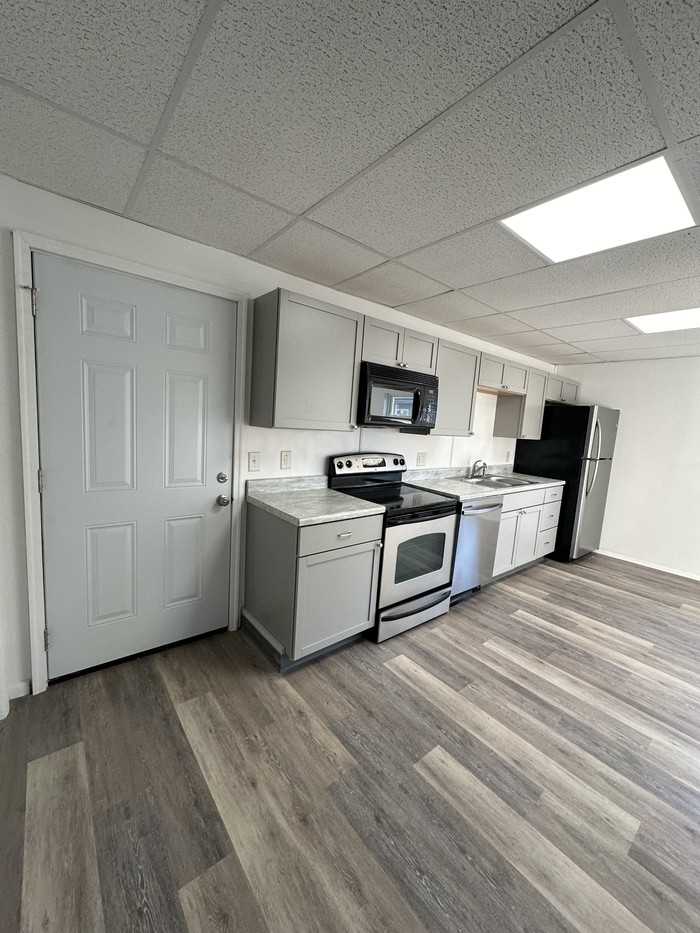 113 E Middle St #4 - Photo 2 of 13