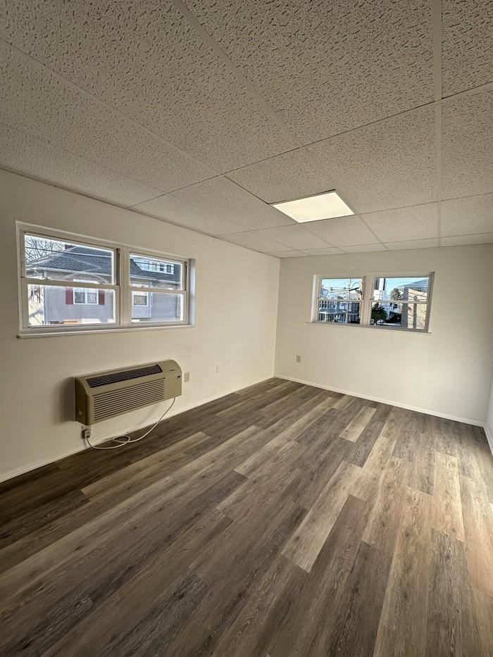 113 E Middle St #4 - Photo 4 of 13