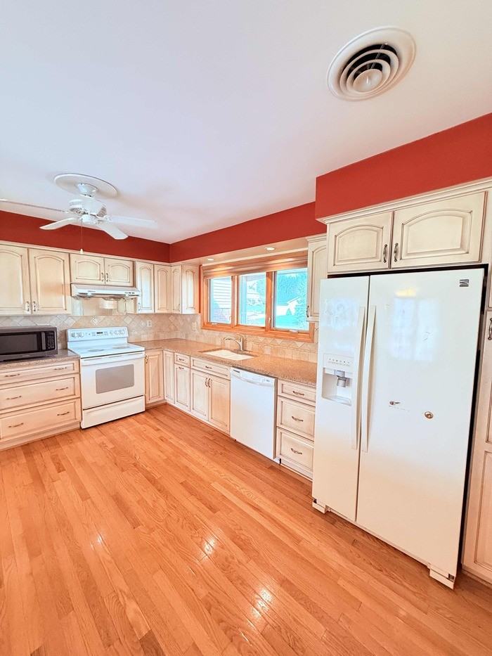 42021 Banbury Ct - Photo 4 of 42