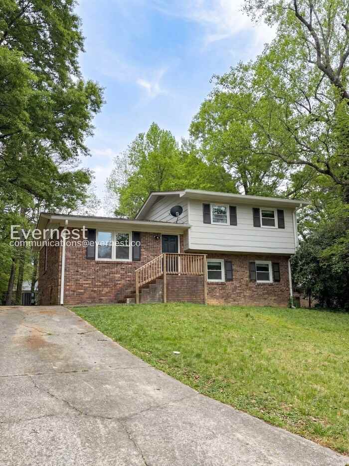 1689 Thrasher Ct - Photo 2 of 32