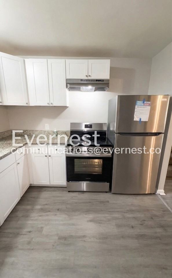 1689 Thrasher Ct - Photo 3 of 32