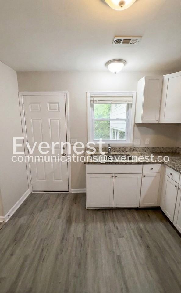 1689 Thrasher Ct - Photo 4 of 32