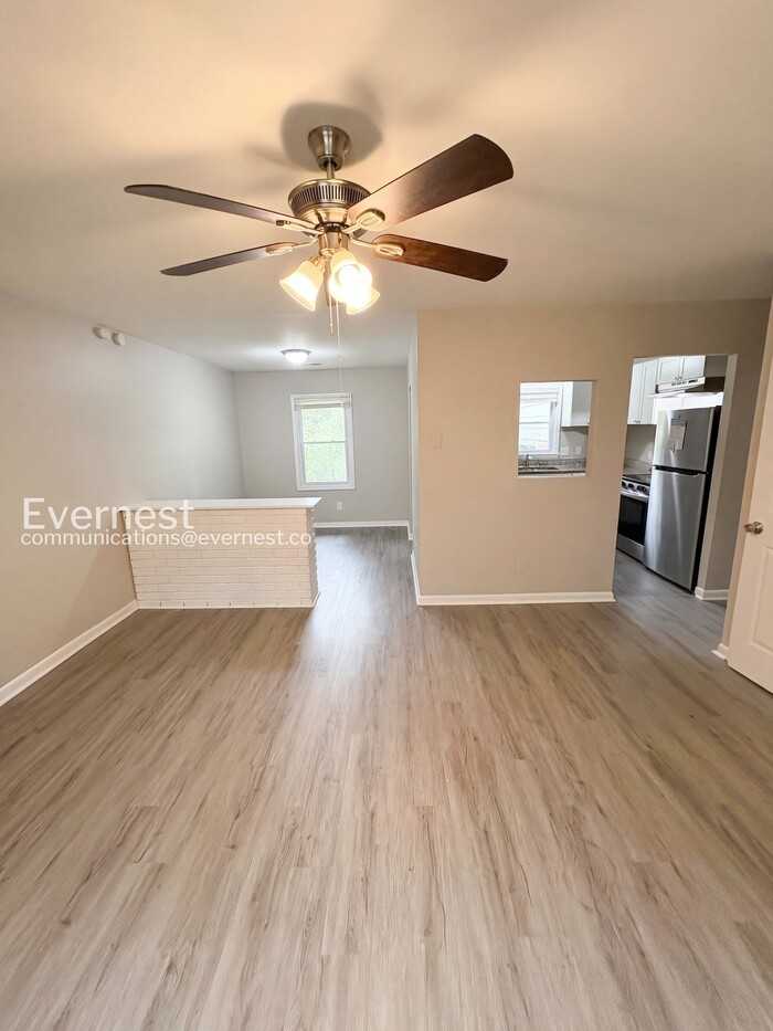 1689 Thrasher Ct - Photo 6 of 32