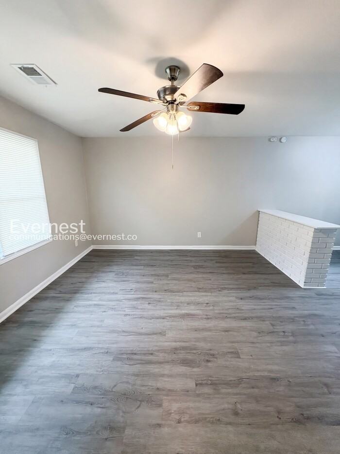 1689 Thrasher Ct - Photo 7 of 32