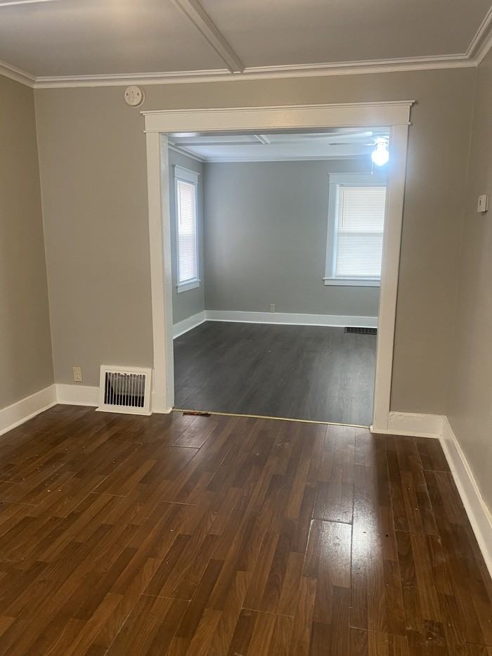 316 Phelps St - Photo 4 of 17