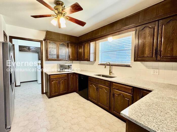 11811 E 91st St - Photo 4 of 30