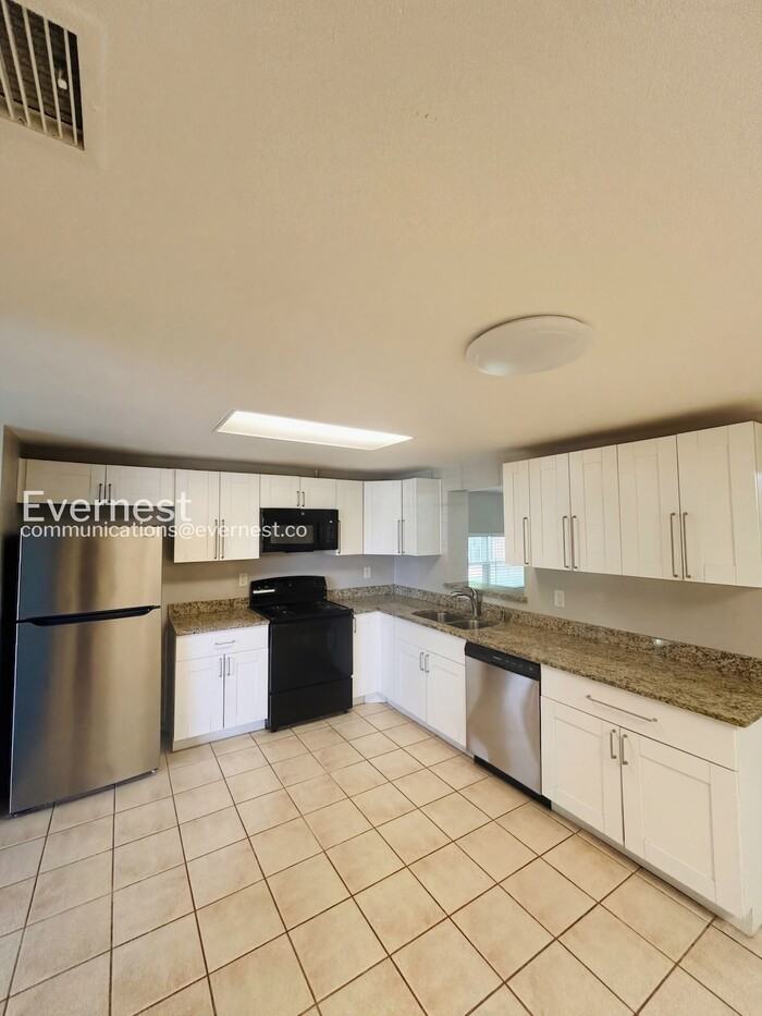 8519 Sunbeam Ln - Photo 2 of 30