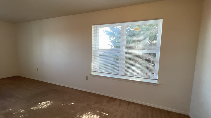 1142 Dakota Dr - Photo 7 of 8