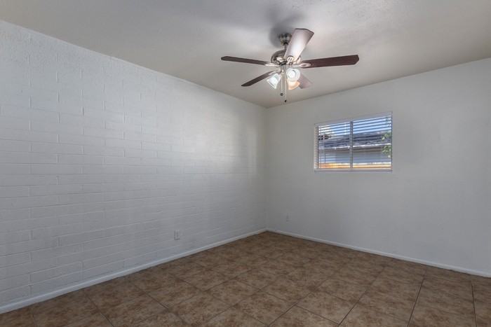 533 E Mountain View Rd #B - Photo 7 of 11