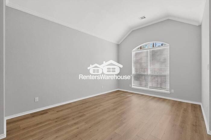 2490 Rosedale St - Photo 5 of 41