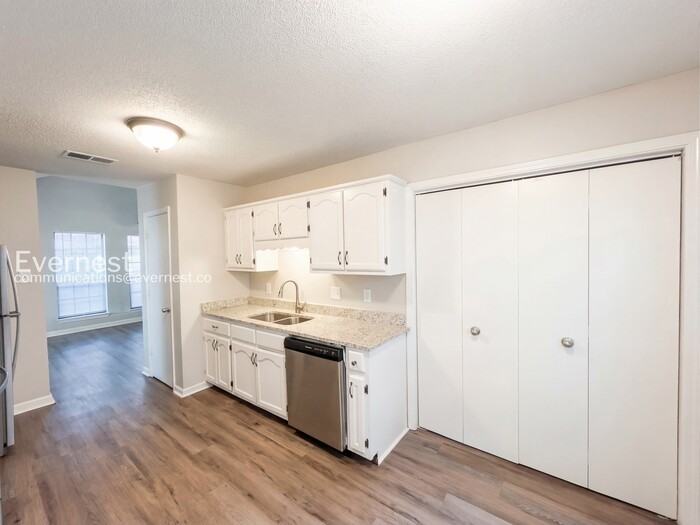 6832 Maury Dr - Photo 4 of 22