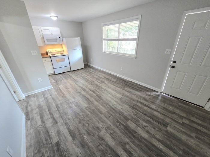 852 Little Bay Ave #5 - Photo 3 of 9